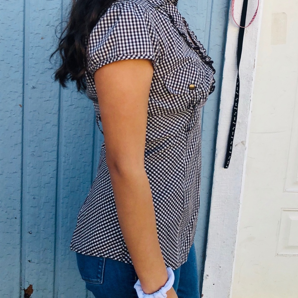A brown and white blouse